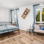 Elena Apartment *